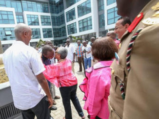 Photos of Uhuru Kenyatta kissing Margaret Kenyatta