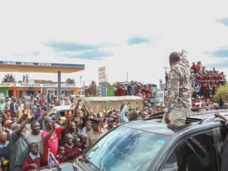 A SHOCKING video of UHURU KENYATTA in Nakuru with a lady who openly declared her love for him